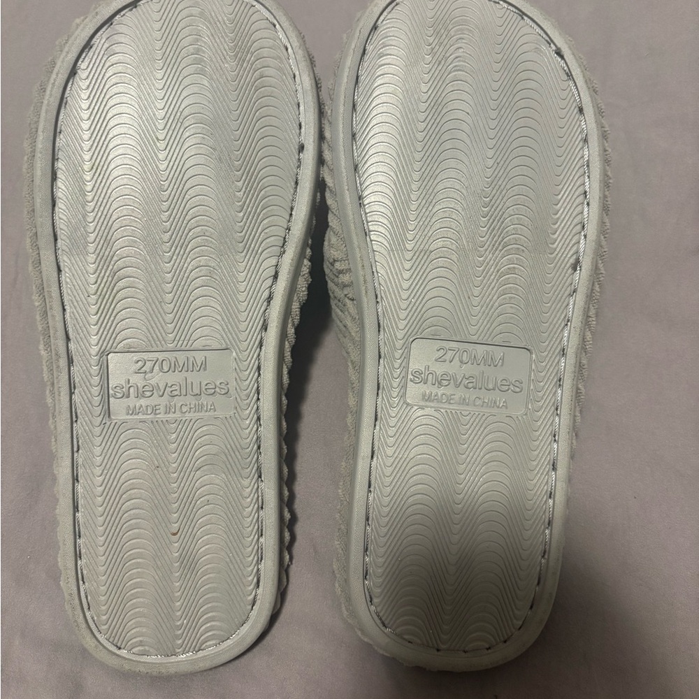 Stylish Gray Ribbed Slippers - Picture 6 of 6